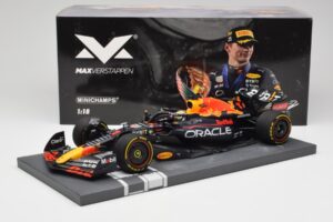 Red Bull RB18 Oracle #1 M. Verstappen Abu Dhabi GP 2022 Winner Minichamps 1:18 113222201 Pryskyřice – obrázek 7 z 7