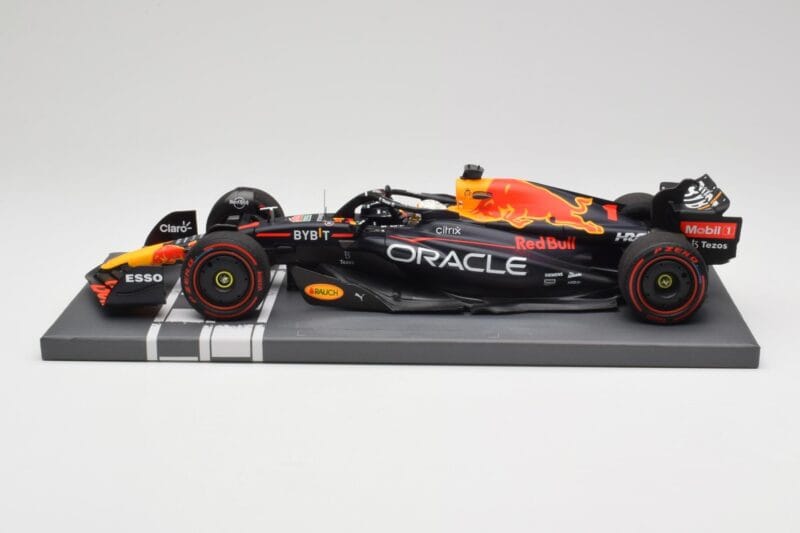 Red Bull RB18 Oracle #1 M. Verstappen Italian GP 2022 Winner Minichamps 1:18 113221601 Pryskyřice
