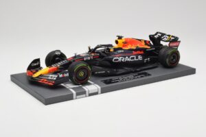 Red Bull RB18 Oracle #1 M. Verstappen Japanese GP 2022 World Champion Minichamps 1:18 113221801 Pryskyřice – obrázek 2 z 7