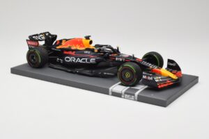 Red Bull RB18 Oracle #1 M. Verstappen Japanese GP 2022 World Champion Minichamps 1:18 113221801 Pryskyřice – obrázek 4 z 7