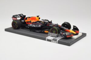 Red Bull RB18 #1 M. Verstappen Emilia Romagna GP 2022 Winner Minichamps 1:18 113220401 Pryskyřice – obrázek 4 z 7