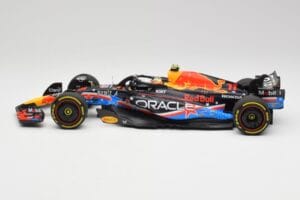 Red Bull RB19 #1 M. Verstappen Austin GP Winner 2023 Minichamps 1:18 110231901 Kov – obrázek 3 z 6