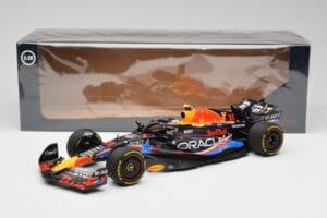Red Bull RB19 #1 M. Verstappen Austin GP Winner 2023 Minichamps 1:18 110231901 Kov – obrázek 6 z 6