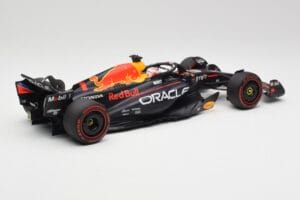 Red Bull RB19 #1 M. Verstappen Qatar Sprint Race 2nd WC 2023 Minichamps 1:18 110231801 Kov – obrázek 2 z 6