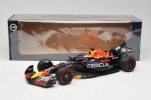 Red Bull RB19 #1 M. Verstappen Qatar Sprint Race 2nd WC 2023 Minichamps 1:18 110231801 Kov – obrázek 6 z 6