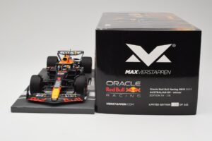 Red Bull RB19 Oracle #1 M. Verstappen Australian GP 2023 Winner Minichamps 1:18 113230301 Pryskyřice – obrázek 6 z 7