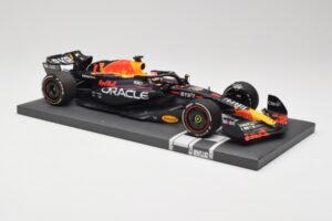 Red Bull RB19 Oracle #1 M. Verstappen Bahrain GP 2023 Winner Minichamps 1:18 113230201 Pryskyřice – obrázek 4 z 7