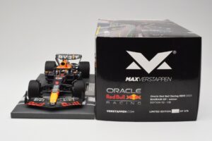 Red Bull RB19 Oracle #1 M. Verstappen Bahrain GP 2023 Winner Minichamps 1:18 113230201 Pryskyřice – obrázek 6 z 7