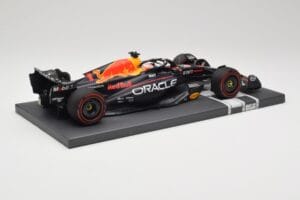 Red Bull RB19 Oracle #1 M. Verstappen British GP 2023 Winner Minichamps 1:18 113231101 Pryskyřice – obrázek 3 z 7