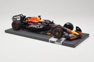 Red Bull RB19 Oracle #1 M. Verstappen British GP 2023 Winner Minichamps 1:18 113231101 Pryskyřice – obrázek 4 z 7