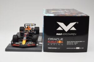 Red Bull RB19 Oracle #1 M. Verstappen British GP 2023 Winner Minichamps 1:18 113231101 Pryskyřice – obrázek 6 z 7