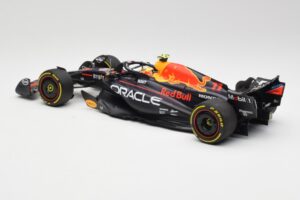 Red Bull RB19 #11 S. Perez Italian GP 2nd 2023 Minichamps 1:18 110231511 Kov – obrázek 4 z 6