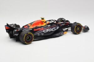 Red Bull RB19 #11 S. Perez Italian GP 2nd 2023 Minichamps 1:18 110231511 Kov – obrázek 5 z 6