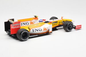 Renault F1 Team R29 #10 R. Grosjean F1 2009 Minichamps 1:18 150090108 Kov – obrázek 2 z 6