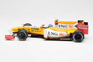 Renault F1 Team R29 #10 R. Grosjean F1 2009 Minichamps 1:18 150090108 Kov – obrázek 3 z 6