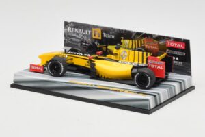 Renault R30 #11 R. Kubica Race Car 2010 Minichamps 1:43 403100081 Kov – obrázek 3 z 6