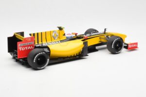 Renault F1 Team R30 #11 V. Petrov Showcar F1 2010 Minichamps 1:18 150100082 Kov – obrázek 2 z 6