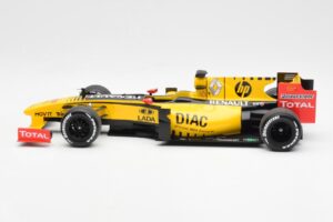 Renault R30 R. Kubica / V. Petrov F1 Showcar 2010 Minichamps 1:18 7711428831 Kov – obrázek 3 z 6