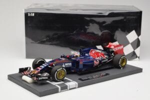 Scuderia Toro Rosso STR10 Renault #33 M. Verstappen Australian GP 2015 Minichamps 1:18 117150033 Pryskyřice – obrázek 7 z 7