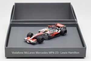 McLaren MP4-23 Mercedes #22 L. Hamilton F1 World Champion 2008 Minichamps 1:43 B66962422 Kov – obrázek 4 z 4