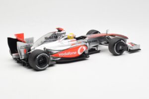 McLaren MP4-24 #1 L. Hamilton 2009 Dealer Edition Minichamps 1:18 503091801 Kov – obrázek 2 z 6