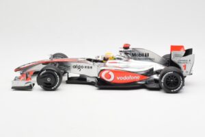 McLaren MP4-24 #1 L. Hamilton 2009 Dealer Edition Minichamps 1:18 503091801 Kov – obrázek 3 z 6
