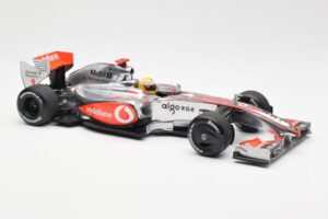 McLaren MP4-24 #1 L. Hamilton 2009 Dealer Edition Minichamps 1:18 503091801 Kov – obrázek 4 z 6