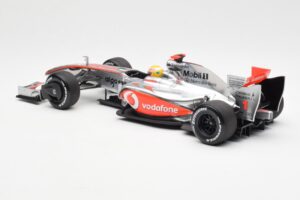 McLaren MP4-24 #1 L. Hamilton 2009 Dealer Edition Minichamps 1:18 503091801 Kov – obrázek 5 z 6