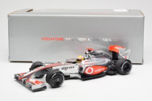 McLaren MP4-24 #1 L. Hamilton 2009 Dealer Edition Minichamps 1:18 503091801 Kov – obrázek 6 z 6