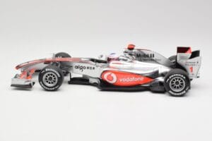 McLaren MP4-25 Vodafone #1 J. Button F1 2010 Minichamps 1:18 530101871-R1 Kov – obrázek 3 z 7