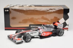 McLaren MP4-25 Vodafone #1 J. Button F1 2010 Minichamps 1:18 530101871-R1 Kov – obrázek 7 z 7