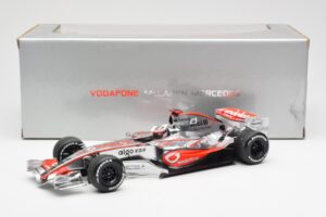McLaren MP4-22 Mercedes #1 F. Alonso Presentation Valencia 2007 Minichamps 1:18 538071871 Kov – obrázek 6 z 6