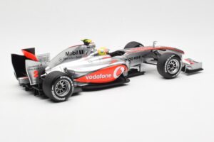 Vodafone McLaren Mercedes MP4-25 #3 L. Hamilton F1 Showcar 2010 Minichamps 1:18 530101872 Kov – obrázek 2 z 6