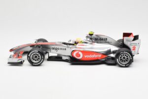 Vodafone McLaren Mercedes MP4-25 #3 L. Hamilton F1 Showcar 2010 Minichamps 1:18 530101872 Kov – obrázek 3 z 6