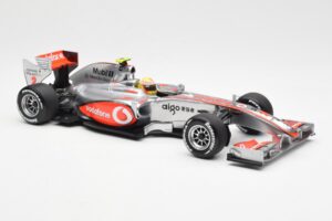 Vodafone McLaren Mercedes MP4-25 #3 L. Hamilton F1 Showcar 2010 Minichamps 1:18 530101872 Kov – obrázek 4 z 6