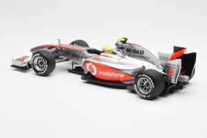 Vodafone McLaren Mercedes MP4-25 #3 L. Hamilton F1 Showcar 2010 Minichamps 1:18 530101872 Kov – obrázek 5 z 6