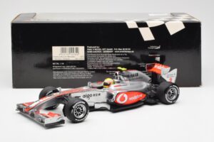 Vodafone McLaren Mercedes MP4-25 #3 L. Hamilton F1 Showcar 2010 Minichamps 1:18 530101872 Kov – obrázek 6 z 6