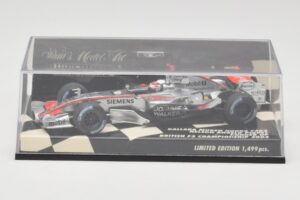 Dallara F303 N. Piquet British F3 Championship 2003 Minichamps 1:43 400030333 Kov – obrázek 5 z 5