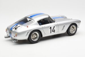 Ferrari 250 GT SWB #14 P. Noblet / J. Guichet Team Noblet 3rd Place 24 Hours of Le Mans 1961 CMC 1:18 M-079 Kov – obrázek 2 z 6