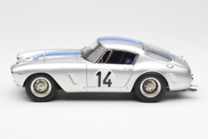 Ferrari 250 GT SWB #14 P. Noblet / J. Guichet Team Noblet 3rd Place 24 Hours of Le Mans 1961 CMC 1:18 M-079 Kov – obrázek 3 z 6