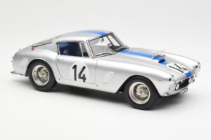 Ferrari 250 GT SWB #14 P. Noblet / J. Guichet Team Noblet 3rd Place 24 Hours of Le Mans 1961 CMC 1:18 M-079 Kov – obrázek 4 z 6