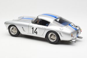 Ferrari 250 GT SWB #14 P. Noblet / J. Guichet Team Noblet 3rd Place 24 Hours of Le Mans 1961 CMC 1:18 M-079 Kov – obrázek 5 z 6