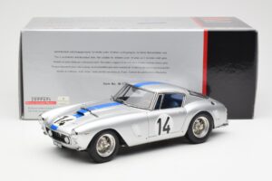 Ferrari 250 GT SWB #14 P. Noblet / J. Guichet Team Noblet 3rd Place 24 Hours of Le Mans 1961 CMC 1:18 M-079 Kov – obrázek 6 z 6