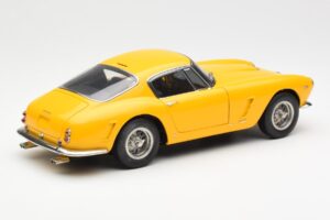 Ferrari 250 GT SWB Žlutý CMC 1:18 M-054 Kov – obrázek 2 z 6