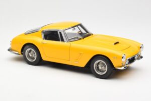 Ferrari 250 GT SWB Žlutý CMC 1:18 M-054 Kov – obrázek 4 z 6
