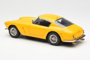 Ferrari 250 GT SWB Žlutý CMC 1:18 M-054 Kov – obrázek 5 z 6