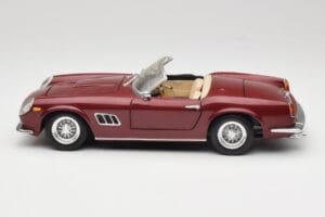 Ferrari 250 GT California Spider LWB Tmavě Červený Hot Wheels 1:18 25727 Kov – obrázek 4 z 8