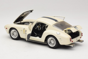 Ferrari 250 GT SWB Berlinette #19 Tour de France Automobile 1961 Eagles Race 1:18 6500 Kov – obrázek 5 z 8