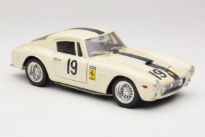 Ferrari 250 GT SWB Berlinette #19 Tour de France Automobile 1961 Eagles Race 1:18 6500 Kov – obrázek 6 z 8