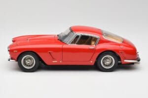 Ferrari 250 GT SWB Červený CMC 1:18 M-046 Kov – obrázek 3 z 6